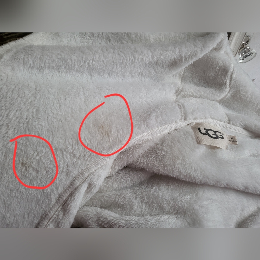 UGG Cream Plush Robe - Picture 6 of 7